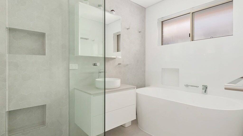 Nah genug, um zum Strand zu laufen! in Nelson Bay, Hunter Valley