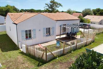 Gîte pour 6 personnes, avec jardin et terrasse dans Plage de Matha