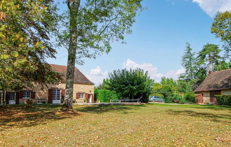 Location de vacances pour 10 personnes, avec piscine et jardin, animaux acceptés à Fleurac - 2