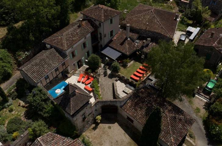 Location de vacances pour 19 personnes, avec Balcon et Terrasse ainsi que Jardin et Piscine à Labarthe-Bleys