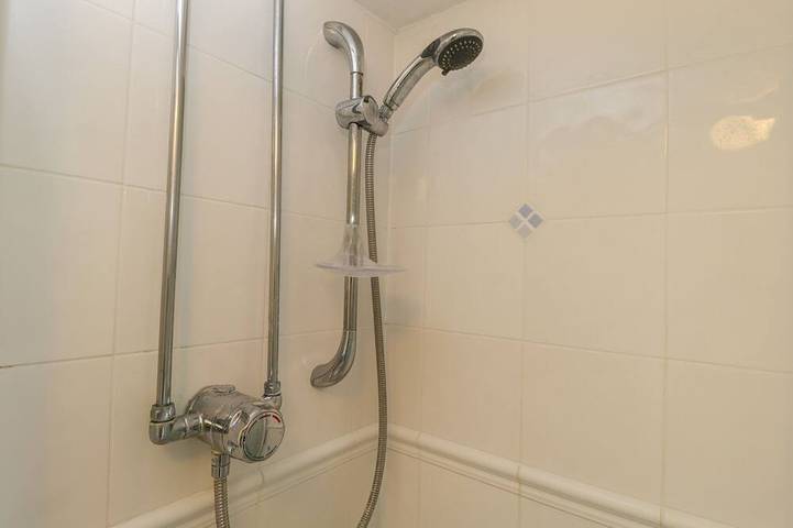 Athelstan Cottage, pet friendly, with open fire in Stroud in Stroud, Gloucestershire