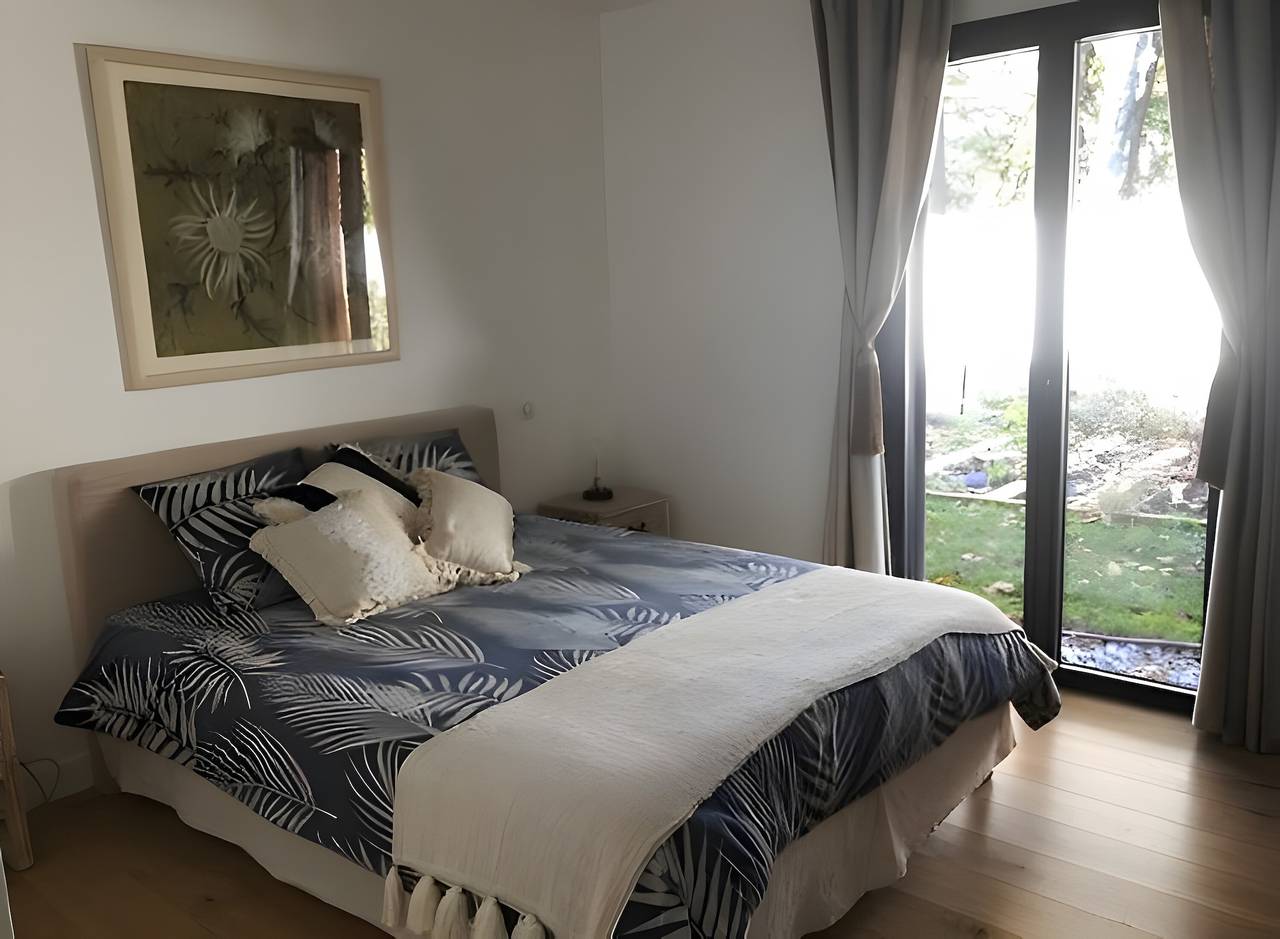 Chambres d’hôtes « Chambres Contemporaine » avec piscine, terrasse et jardin partagés in Écully, Rhône