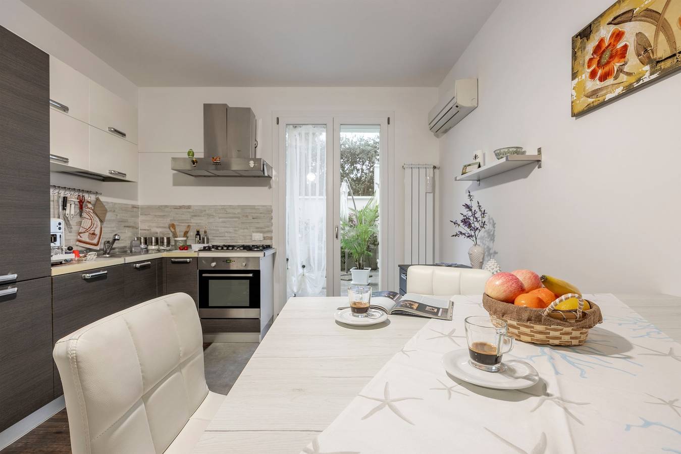 Apartamento entero, Casa Vacacional 'Calarossa Tourist House Di Ale & Anny' con Vista al Mar, Wi-Fi y Aire Acondicionado in Terrasini, Provincia de Palermo