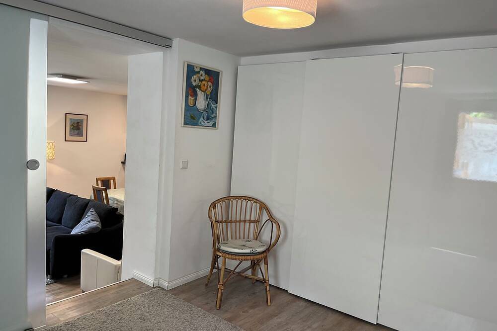 Spacious and quiet  1-bedroom  place in Munich. Fully equipped sleeps 7 guests! in München Ramersdorf, München