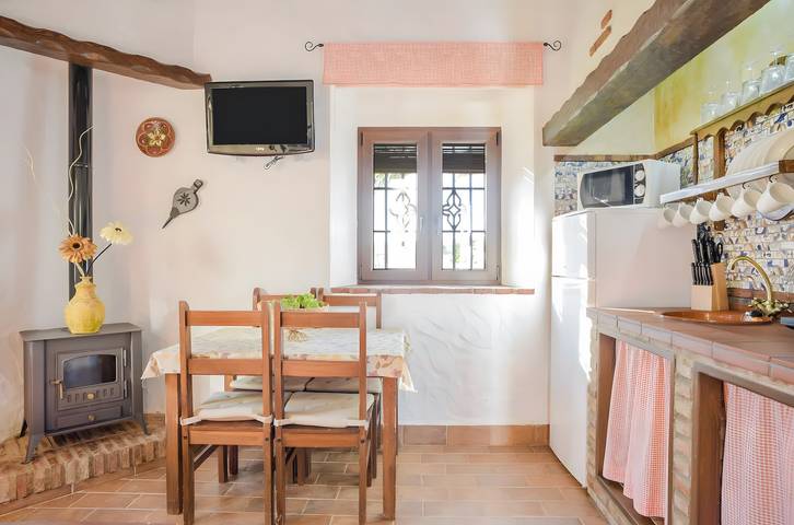 Apartamento entero, Apartamento 'El Almendro' con piscina compartida, Wi-Fi y aire acondicionado in Barbate, Costa de la Luz