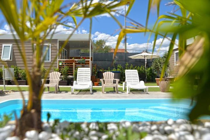 Camping pour 3 personnes, avec jacuzzi et bassin pour enfant ainsi que jardin et piscine en Croatie - 2