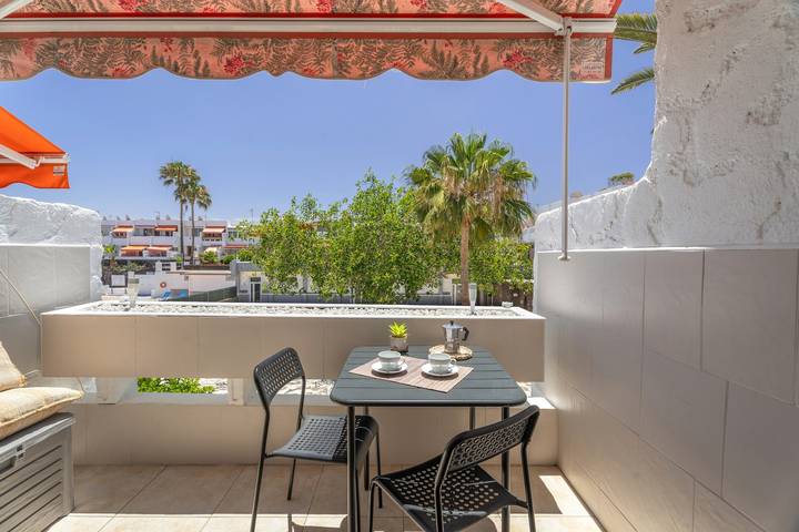 Entire studio, Vacation Studio 'Greta' with Shared Pool, Balcony, and Wi-Fi in Costa del Silencio, Arona