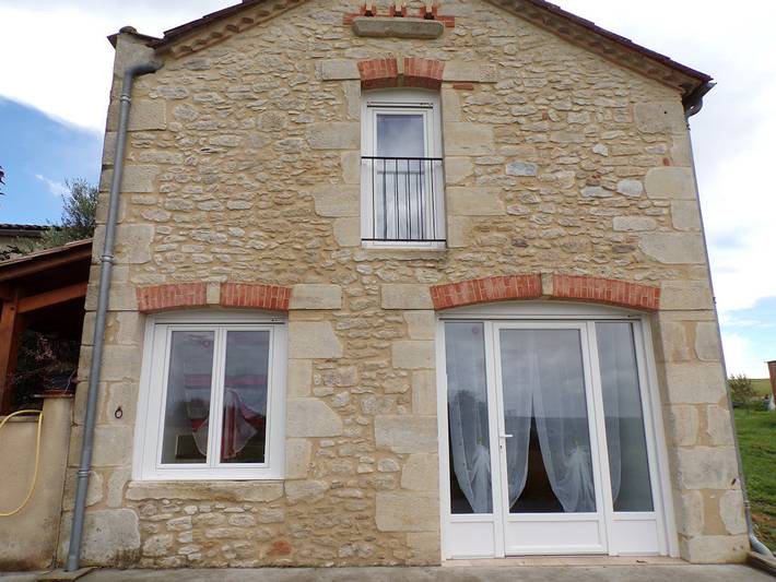 Gîte pour 4 personnes, avec jardin ainsi que terrasse et piscine, animaux acceptés