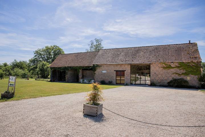 Gîte pour 40 personnes, avec jardin et vue sur le lac à Saint-Viâtre