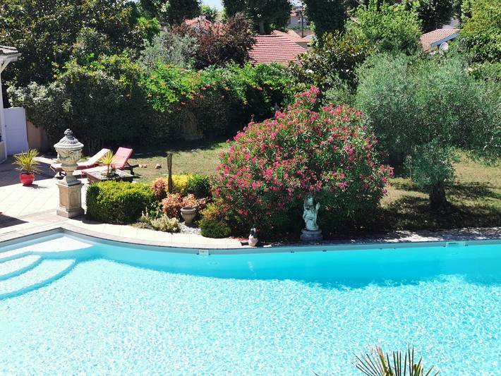Gîte pour 4 personnes, avec piscine ainsi que balcon et jardin