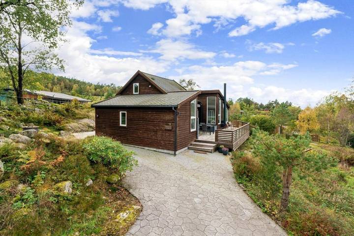 Ferienhaus für 10 Personen, mit Balkon und Terrasse sowie Garten und Ausblick in Preikestolen