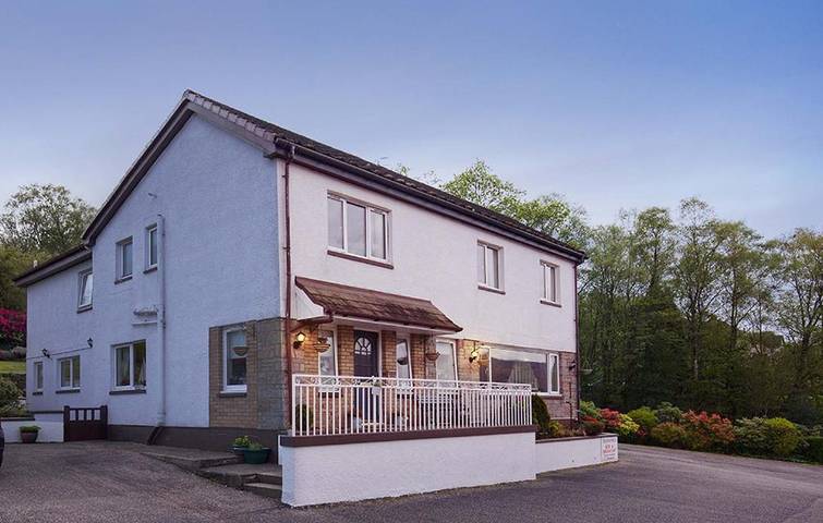 Alojamiento y desayuno para 2 personas, con jardín además de vistas y vistas al lago en Fort William