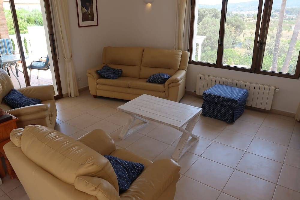 Villa Casa Solvino is modern and detached with beautiful views over the valley in Xaló, Costa Blanca