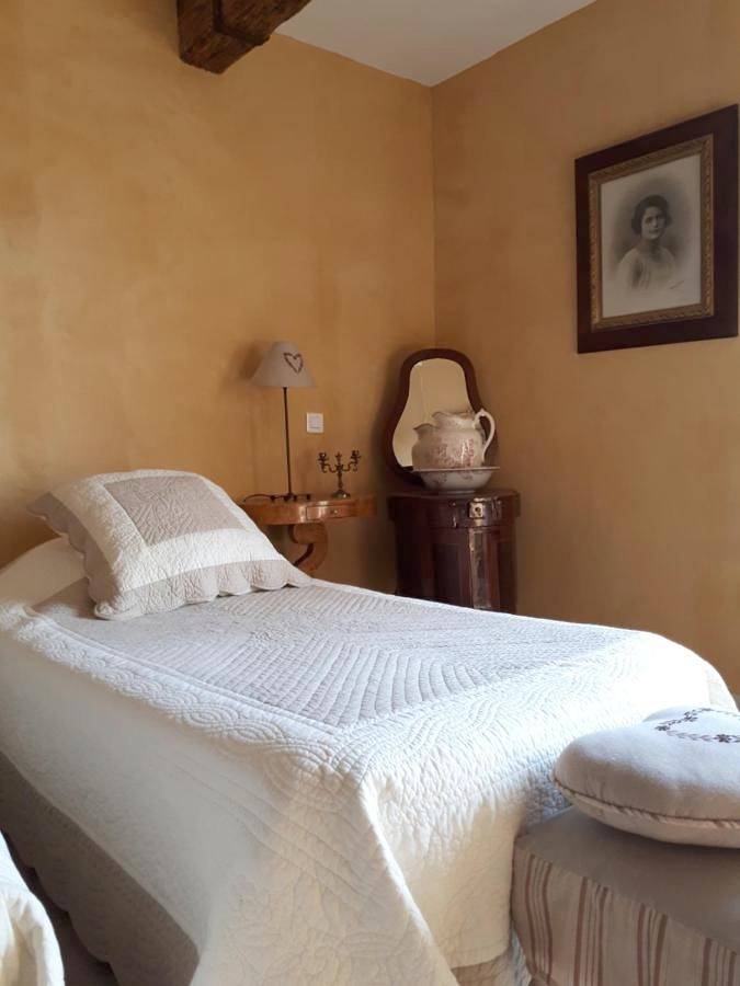 Chambre d’hôte pour 2 personnes, avec jardin ainsi que vue et piscine à Fontvieille - 3