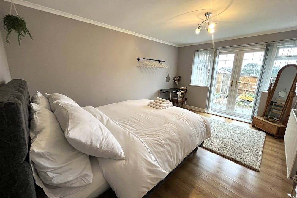 Escape to our tranquil 3-bedroom bungalow in Wakefield, Entire home. in Wakefield, West Yorkshire