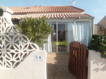 Gîte pour 4 personnes, avec piscine ainsi que jardin et terrasse à Gruissan