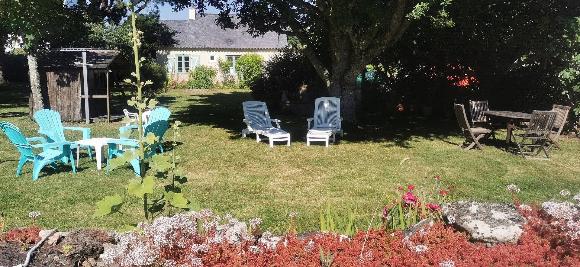 Holiday Home “La Mer - Les Gîtes de Kergolvan” with Private Terrace, Shared Garden & Wi-Fi in Locmariaquer, Côte des Mégalithes