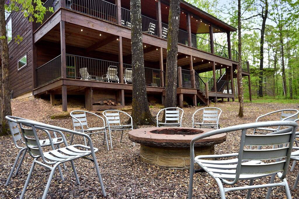 Log Cabin for 16 People in Broken Bow, McCurtain County