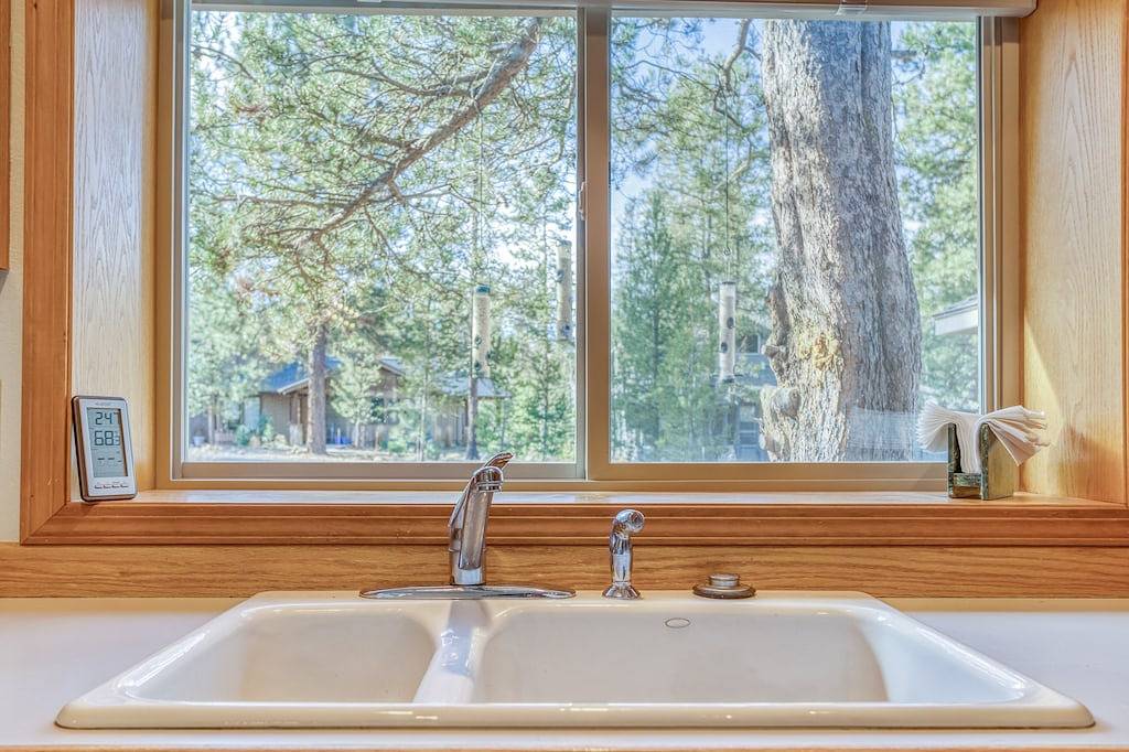 Single-level - Private Wrap Deck with Hot Tub is Perfect Way to Enjoy Sunriver! in Sunriver, Deschutes County