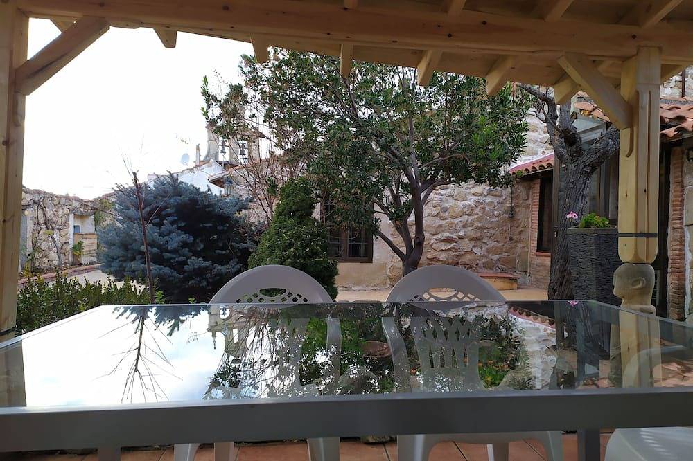 Rural house with private garden in Almenara de Tormes, Salamanca Province