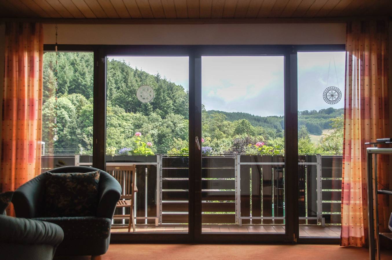 Entire apartment, Holiday Apartment "Rauber Marie Theres" with Private Garden, Balcony & Wi-Fi in Abentheuer, Saar-Nahe-Bergland