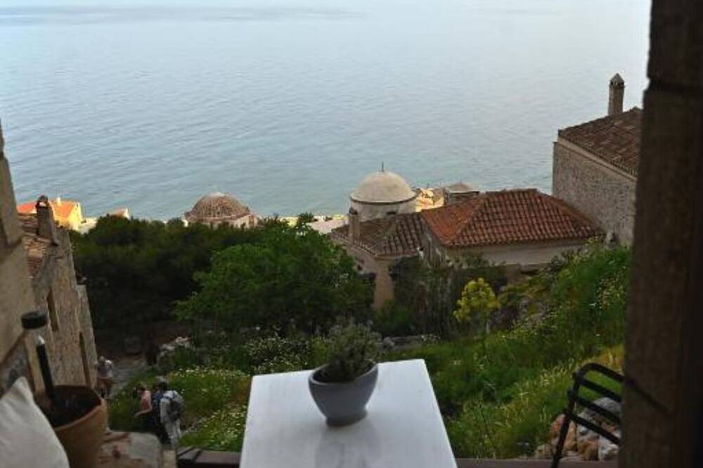 Ganze Wohnung, Charming Stay with Stunning Views-Nama – Monolithos Inn in Monemvasia, Peloponnes