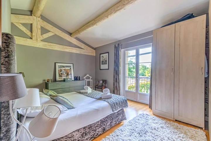 Gîte pour 8 personnes, avec piscine et vue ainsi que jardin et sauna, animaux acceptés à Saint-Cannat - 3