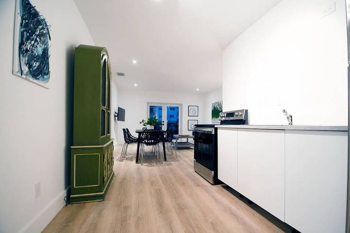 Vacation rental for 4 people, with balcony and yard in North Miami Beach