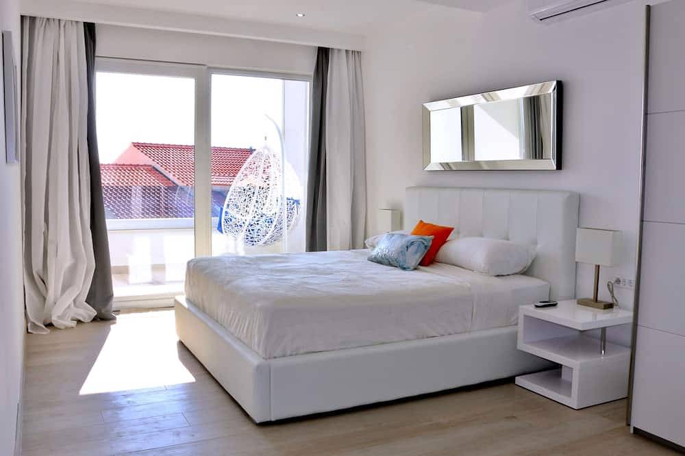 Luxuriös und modern mit Pool, Dachterrasse und Ansichten! Nur wenige Schritte vom Strand entfernt in Drašnice, Makarska Riviera