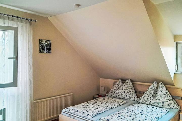 Atemberaubendes alleinstehendes Ferienhaus für 8 Leute mit  W-Lan, TV und Terrasse in Karawanken und Bachergebirge, Finkenstein am Faaker See