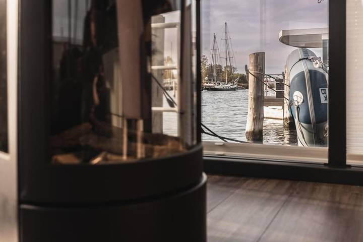 Hausboot für 5 Personen, mit Seeblick und Terrasse am Greifswalder Bodden - 2