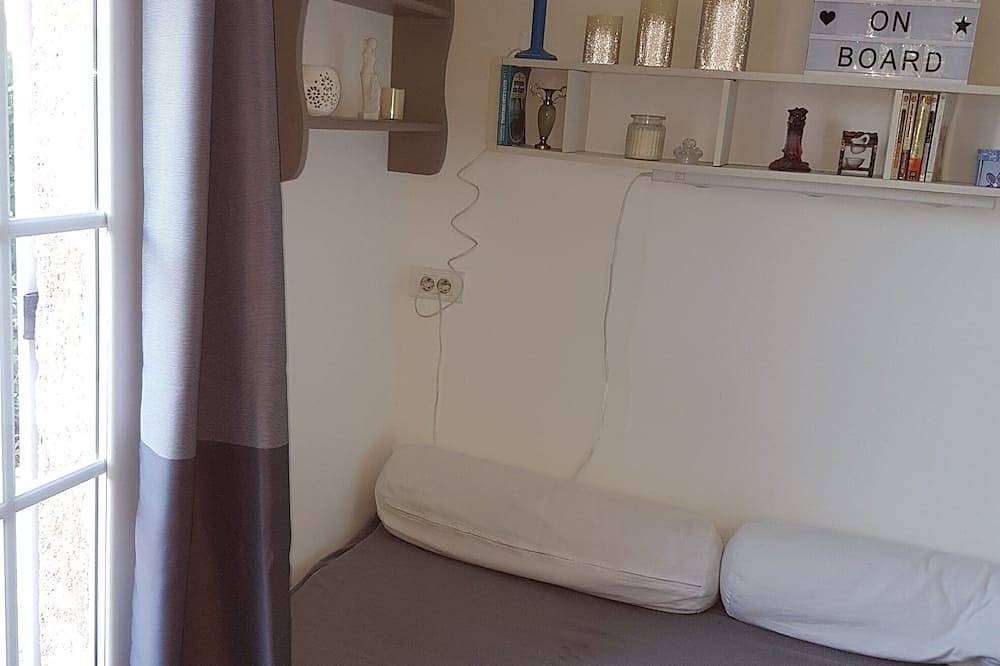Ganze Wohnung, Petit Fleur Studio with Terrace in Ampus, Draguignan Region