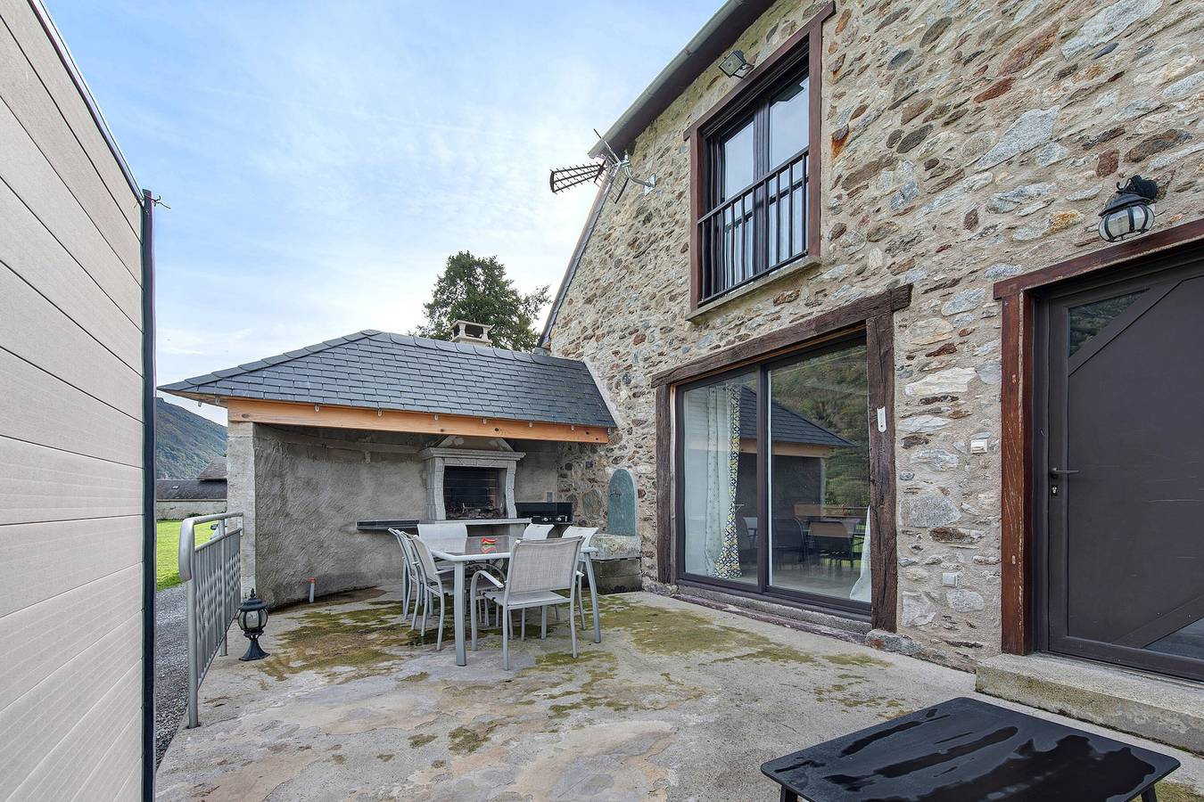 Casa de vacaciones 'La Grange Aux Chats' con vistas a la montaña, Wi-Fi y aire acondicionado in Campan, Pirineos franceses