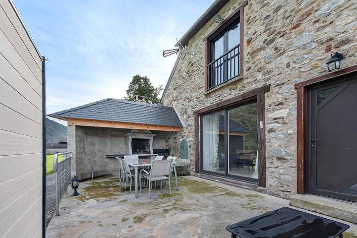 Casa de vacaciones 'La Grange Aux Chats' con vistas a la montaña, Wi-Fi y aire acondicionado in Campan, Pirineos franceses