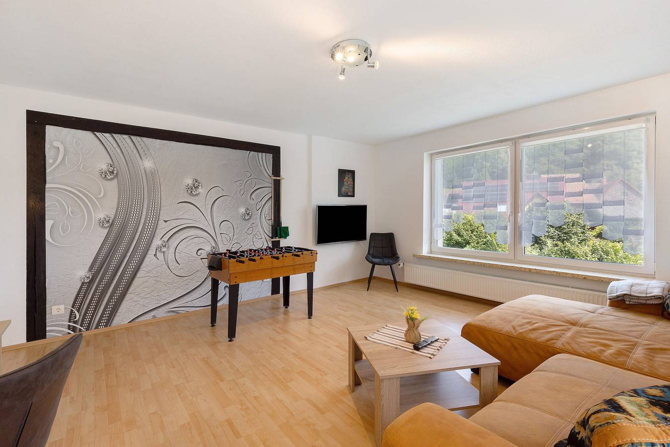 Apartamento entero, Apartamento 'Ferienwohnung Direkt Am Wald 6 P' con vistas a la montaña, balcón y Wi-Fi in Bad Sachsa, Harzvorland