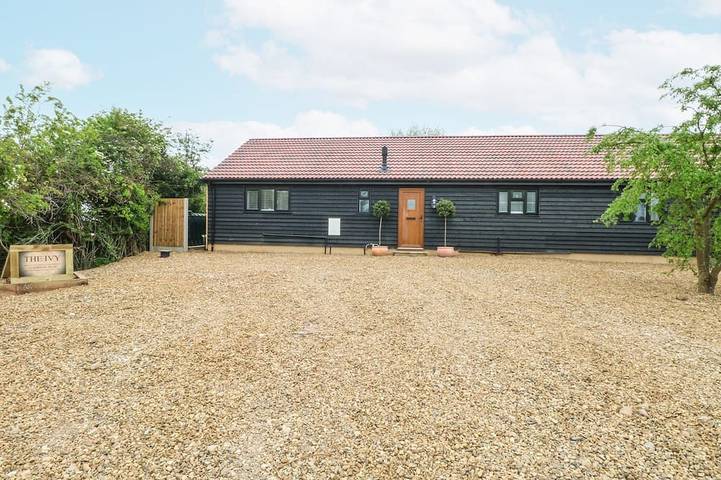 Cottage for 8 people, with hot tub and garden, with pets in Happisburgh