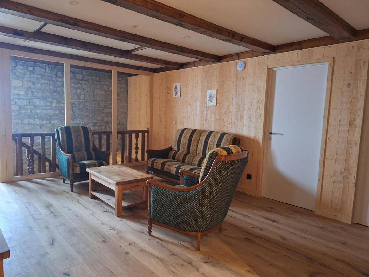 Double Room with Private Bathroom in Château-Chalon, Jura Francais