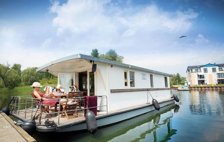 Boot für 2 Personen, mit Seeblick und Ausblick sowie Balkon an der Müritz