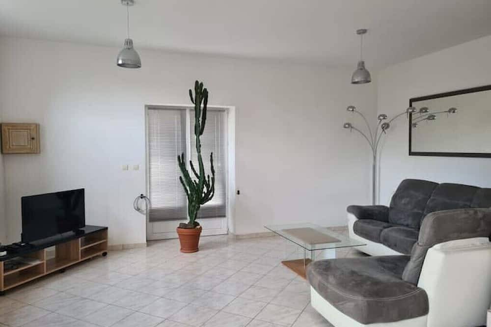Appartement entier, Spacious house with all comforts.bedrooms upstairs. in Neuvy-sur-Loire, Vallée de la Loire