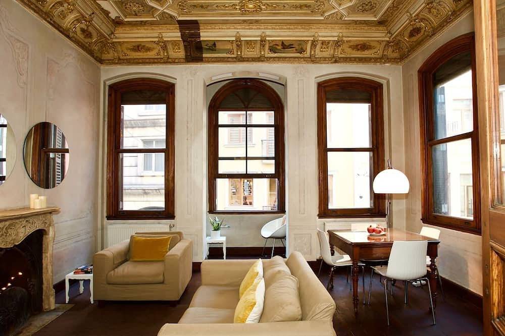 Hel lejlighed, Stylish gem with amazing charm and nightlife buzz! in Beyoğlu, Istanbul