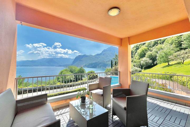 Ferienwohnung für 5 Personen, mit Terrasse und Pool sowie Seeblick, kinderfreundlich in Comune di San Siro