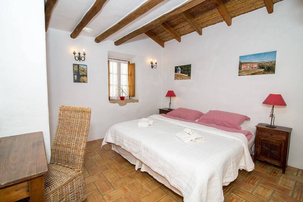 Casa do Medronho - sleeps up to 6 in Bordeira, Faro Distrikt