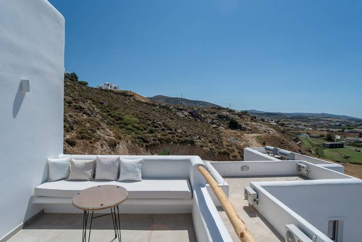 Apartamento Num Hotel 'Naxos Earth Suites Quadruplo' com Vista Mar e Ar Condicionado in Naxos