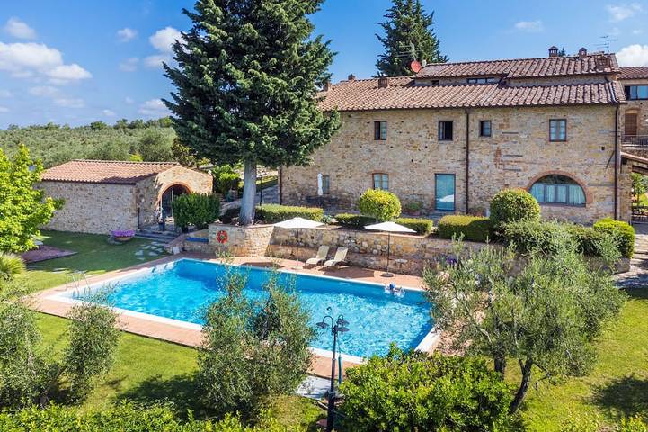 Agriturismo per 4 persone, con piscina e giardino, con animali domestici in Tavarnelle Val di Pesa