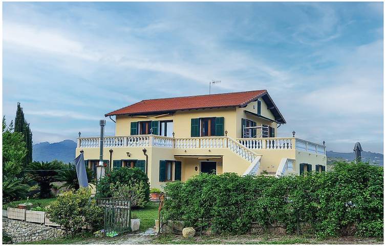 Moderne Wohnung mit Pool und Terrasse in der Nähe von Camporosso in Camporosso, Ligurische Alpen