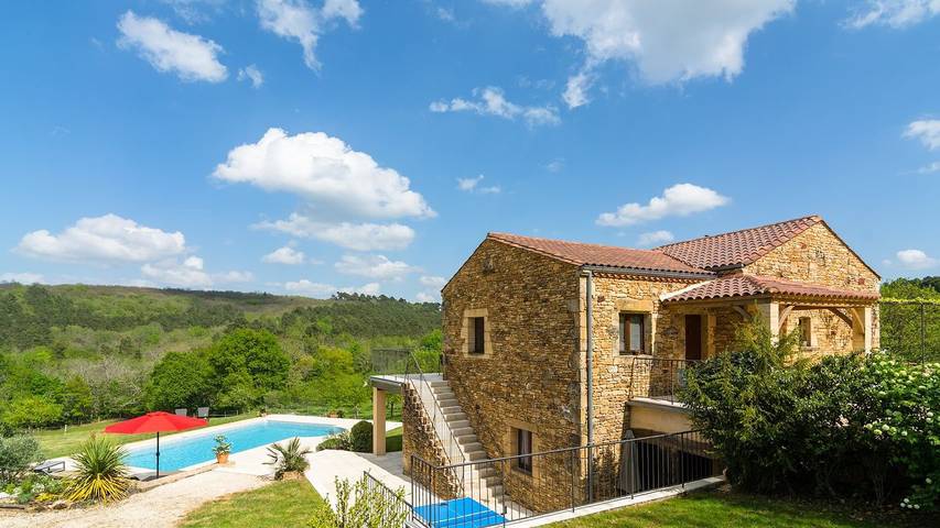 Location de vacances pour 9 personnes, avec jardin et piscine, animaux acceptés à Mazeyrolles