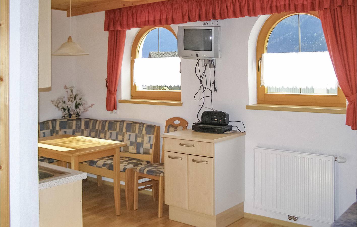 Geheel vakantieappartement, Bergzicht Appartement met Parkeerplaats & Internet in Kappl, Verwall 