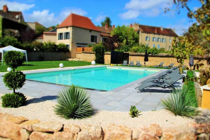 Hôtel pour 2 personnes, avec jardin ainsi que piscine et terrasse, animaux acceptés