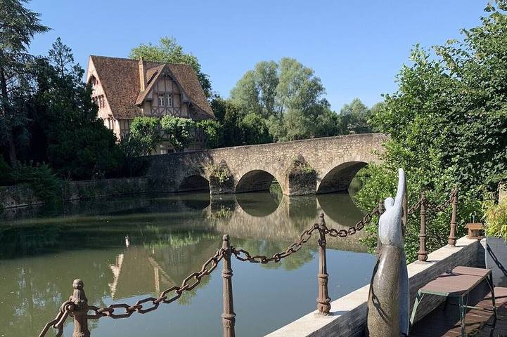 Location de vacances pour 8 personnes, avec jacuzzi ainsi que jardin et terrasse à Beaumont-sur-Sarthe