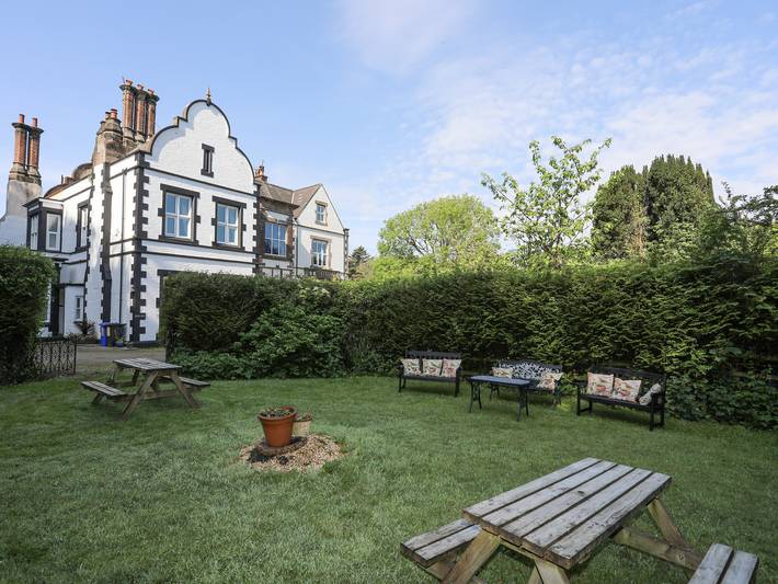 Cottage for 12 people, with garden, with pets in Red Wharf Bay